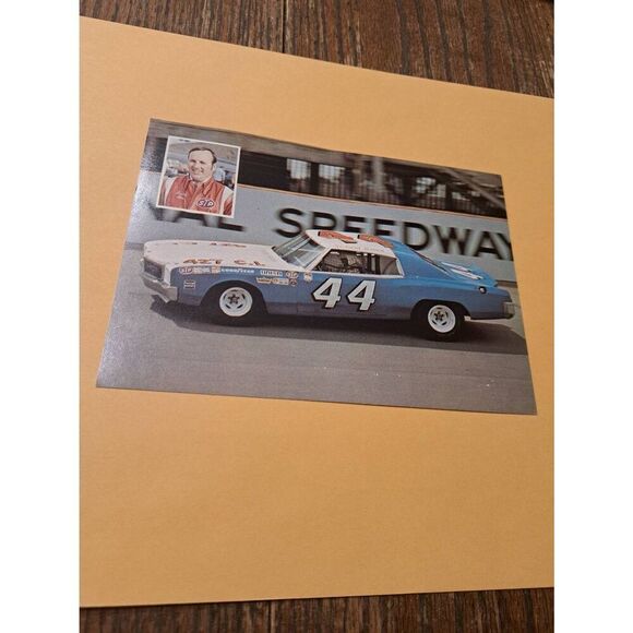 Vintage Richard Brown #44 NASCAR Postcard STP Racing Pictorial USA Unused - Picture 1 of 2